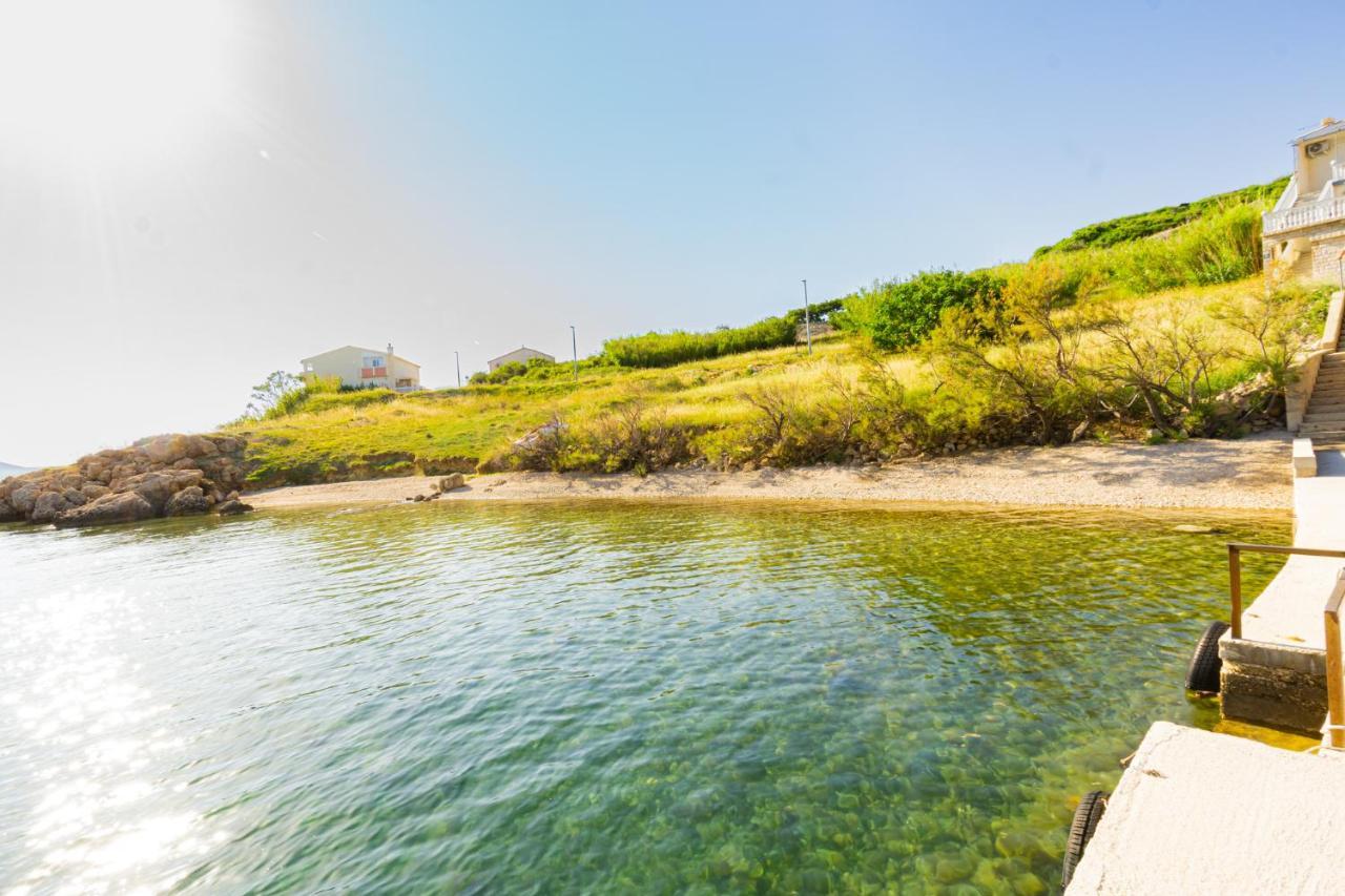 Bepic Quiet Location On A Beautiful Bay Apartment Metajna Luaran gambar