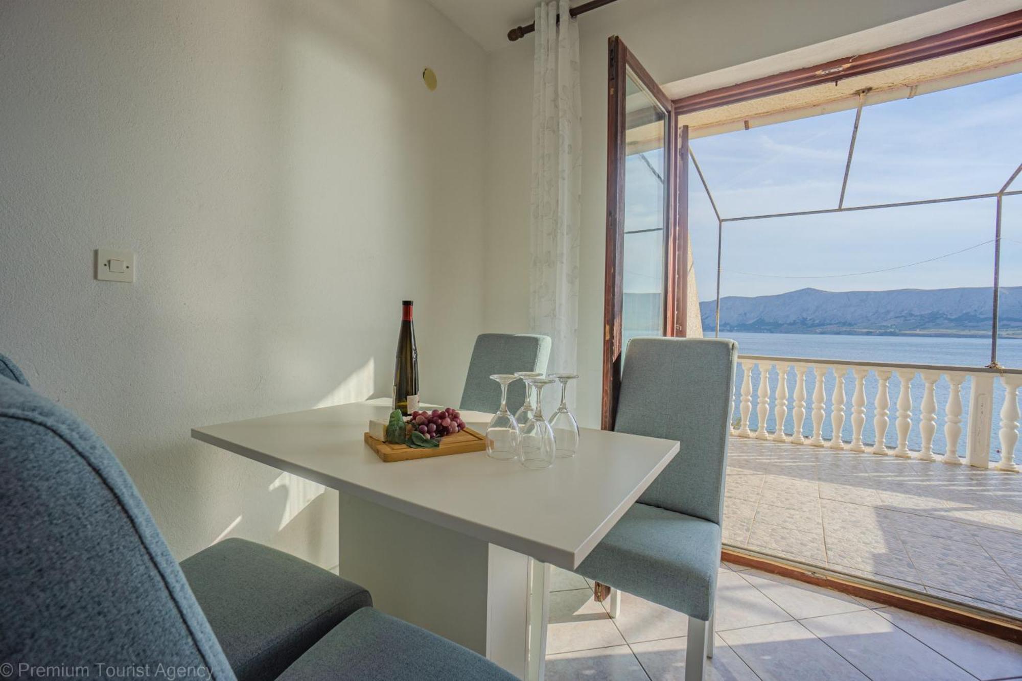 Bepic Quiet Location On A Beautiful Bay Apartment Metajna Luaran gambar